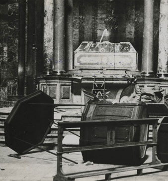 Destrosses a l'interior de la capella de Sant Narcís de l'església de Sant Feliu. 1936