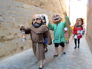 Sant Joan 2016. Arribada de la Flama del Canig&oacute;. La cercavila