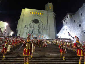 Setmana Santa 2016 a Girona. Sortida dels Manaies per lliurar el Pen&oacute;