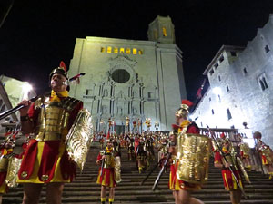 Setmana Santa 2016 a Girona. Sortida dels Manaies per lliurar el Pen&oacute;