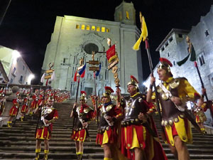 Setmana Santa 2016 a Girona. Sortida dels Manaies per lliurar el Pen&oacute;