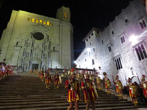 Setmana Santa 2016 a Girona. Sortida dels Manaies per lliurar el Pen&oacute;