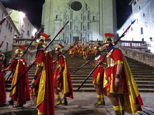 Setmana Santa 2016 a Girona. Sortida dels Manaies per lliurar el Pen&oacute;
