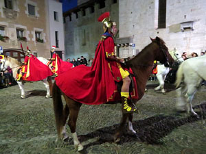 Setmana Santa 2016 a Girona. Sortida dels Manaies per lliurar el Penó