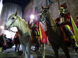 Setmana Santa 2016 a Girona. Sortida dels Manaies per lliurar el Penó