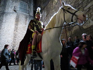 Setmana Santa 2016 a Girona. Sortida dels Manaies per lliurar el Penó
