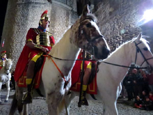 Setmana Santa 2016 a Girona. Sortida dels Manaies per lliurar el Penó