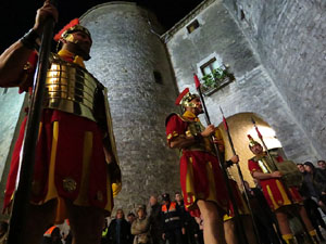 Setmana Santa 2016 a Girona. Sortida dels Manaies per lliurar el Penó