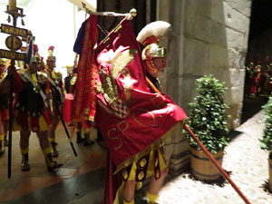 Setmana Santa 2016 a Girona. Sortida dels Manaies per lliurar el Penó