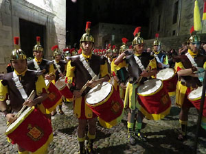Setmana Santa 2016 a Girona. Sortida dels Manaies per lliurar el Penó