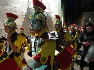 Setmana Santa 2016 a Girona. Sortida dels Manaies per lliurar el Penó