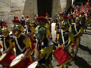 Setmana Santa 2016 a Girona. Sortida dels Manaies per lliurar el Penó