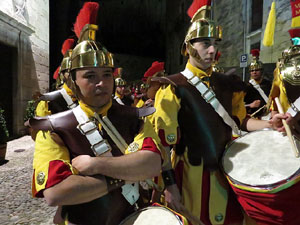Setmana Santa 2016 a Girona. Sortida dels Manaies per lliurar el Penó