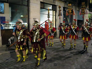 Setmana Santa 2016 a Girona. Sortida dels Manaies per lliurar el Penó