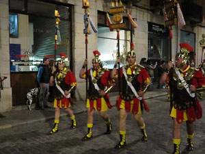 Setmana Santa 2016 a Girona. Sortida dels Manaies per lliurar el Penó