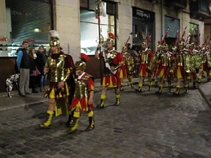 Setmana Santa 2016 a Girona. Sortida dels Manaies per lliurar el Penó