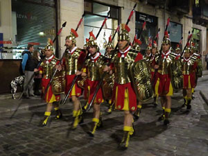 Setmana Santa 2016 a Girona. Sortida dels Manaies per lliurar el Penó