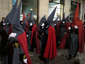 Setmana Santa 2016 a Girona. Sortida dels Manaies per lliurar el Penó