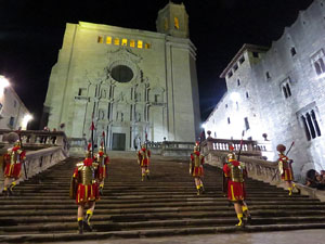 Setmana Santa 2016 a Girona. Sortida dels Manaies per lliurar el Pen&oacute;