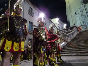 Setmana Santa 2016 a Girona. Sortida dels Manaies per lliurar el Pen&oacute;