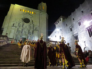 Setmana Santa 2016 a Girona. Sortida dels Manaies per lliurar el Pen&oacute;