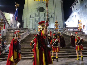 Setmana Santa 2016 a Girona. Sortida dels Manaies per lliurar el Pen&oacute;