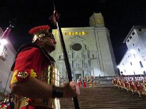 Setmana Santa 2016 a Girona. Sortida dels Manaies per lliurar el Pen&oacute;
