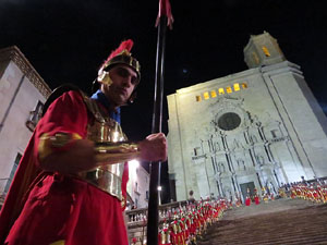 Setmana Santa 2016 a Girona. Sortida dels Manaies per lliurar el Pen&oacute;