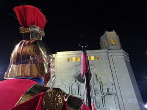 Setmana Santa 2016 a Girona. Sortida dels Manaies per lliurar el Pen&oacute;