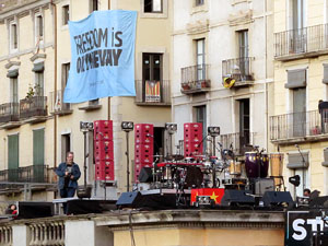 Festival Strenes 2017. Concert inaugural al terrat del punt d'Informaci&oacute; de la Rambla a c&agrave;rrec de Txarango