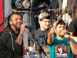 Festival Strenes 2017. Concert inaugural al terrat del punt d'Informaci&oacute; de la Rambla a c&agrave;rrec de Txarango