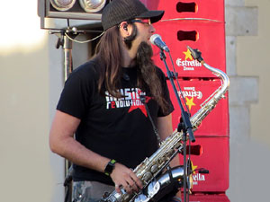 Festival Strenes 2017. Concert inaugural al terrat del punt d'Informaci&oacute; de la Rambla a c&agrave;rrec de Txarango