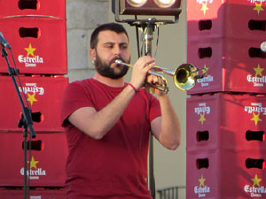 Festival Strenes 2017. Concert inaugural al terrat del punt d'Informaci&oacute; de la Rambla a c&agrave;rrec de Txarango