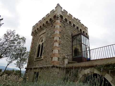 La Torre Magdala de Rènnas del Castèlh des dels jardins
