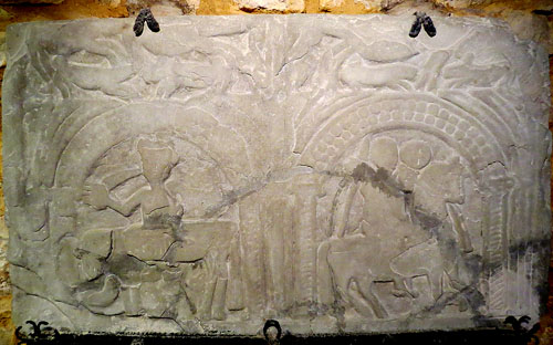 La llosa dels cavallers, trobada per l'abat Saunière. Actualment, al Museu de Rènnas del Castèlh