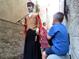 Festival Und&agrave;rius 2016. Cercavila amb els gegants de l'Esquerra del Ter i la Caixa de Trons