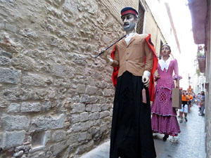 Festival Und&agrave;rius 2016. Cercavila amb els gegants de l'Esquerra del Ter i la Caixa de Trons