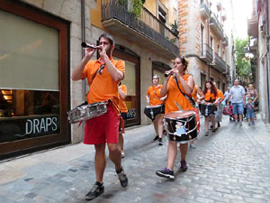 Festival Und&agrave;rius 2016. Cercavila amb els gegants de l'Esquerra del Ter i la Caixa de Trons