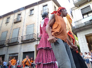 Festival Und&agrave;rius 2016. Cercavila amb els gegants de l'Esquerra del Ter i la Caixa de Trons