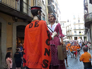 Festival Und&agrave;rius 2016. Cercavila amb els gegants de l'Esquerra del Ter i la Caixa de Trons