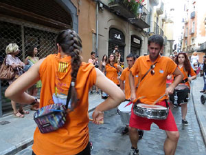 Festival Und&agrave;rius 2016. Cercavila amb els gegants de l'Esquerra del Ter i la Caixa de Trons