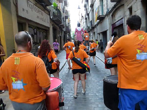 Festival Und&agrave;rius 2016. Cercavila amb els gegants de l'Esquerra del Ter i la Caixa de Trons
