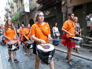 Festival Und&agrave;rius 2016. Cercavila amb els gegants de l'Esquerra del Ter i la Caixa de Trons
