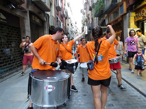 Festival Und&agrave;rius 2016. Cercavila amb els gegants de l'Esquerra del Ter i la Caixa de Trons