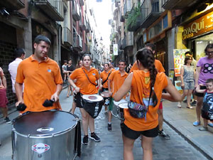 Festival Und&agrave;rius 2016. Cercavila amb els gegants de l'Esquerra del Ter i la Caixa de Trons