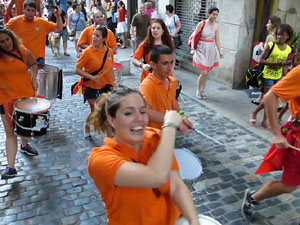 Festival Und&agrave;rius 2016. Cercavila amb els gegants de l'Esquerra del Ter i la Caixa de Trons