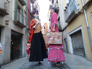 Festival Und&agrave;rius 2016. Cercavila amb els gegants de l'Esquerra del Ter i la Caixa de Trons