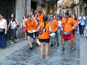Festival Und&agrave;rius 2016. Cercavila amb els gegants de l'Esquerra del Ter i la Caixa de Trons