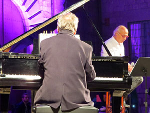 XI Marxa de Torxes. Concert de Joan Isaac a la plaça de la Catedral