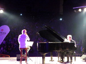 XI Marxa de Torxes. Concert de Joan Isaac a la plaça de la Catedral